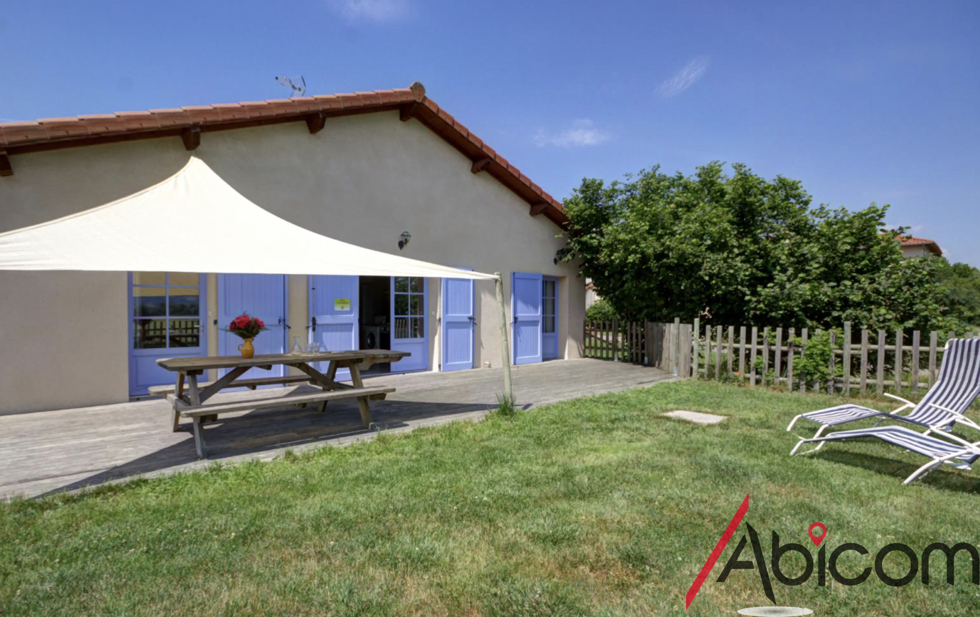 Maison d'habitation + Activité professionnelle : salle de réception et gîtes